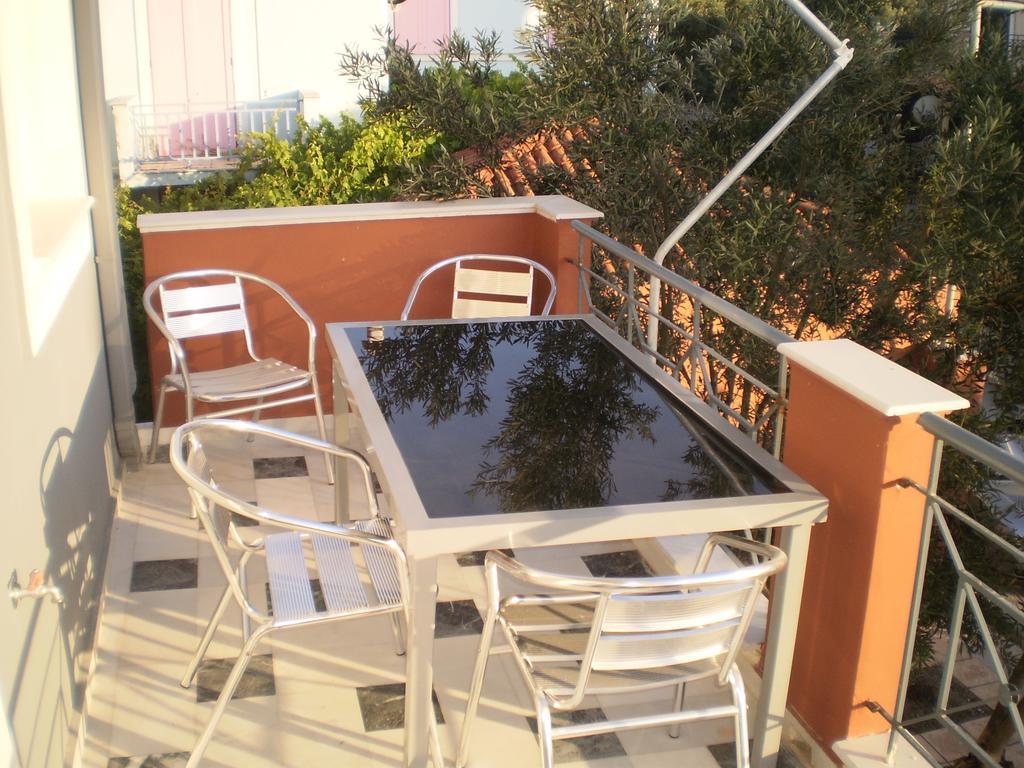 Irini Apartments Anaxos Rum bild